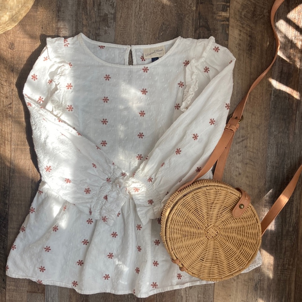 Universal thread: white peplum bottom top with embroidered details